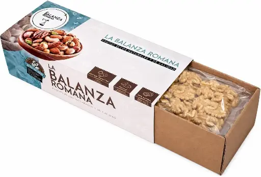 PREMIUM HAND CRACKED SHELLED WALNUTS | Large & Extra Light Natural Walnut Quarters +  Gourmet Snack + 100% Natural & Unsalted +Vacuum Packed 600g